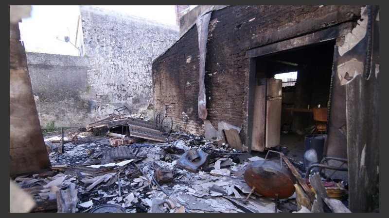 Así quedó la casa después del incendio.