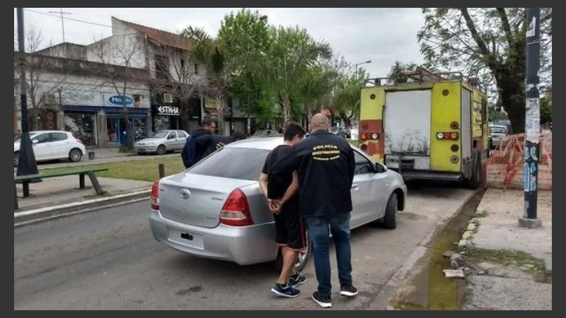 Los hombres fueron detenidos y están sospechados por “homicidio agravado por alevosía”.