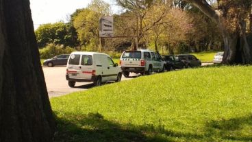 La camioneta en la Ciudad Universitaria. Después pasó frente a los estudiantes.