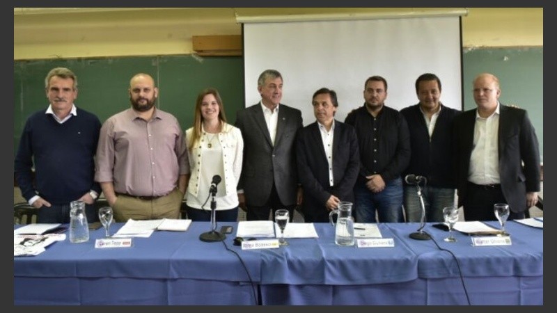 Los candidatos que participaron del debate en la facultad.