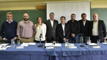 Los candidatos que participaron del debate en la facultad.