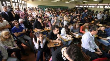 Los candidatos expusieron ante universitarios y público en general.