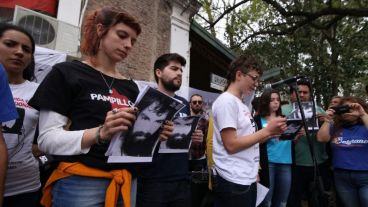 La UNR se movilizó en rechazo del accionar de la fuerza federal.