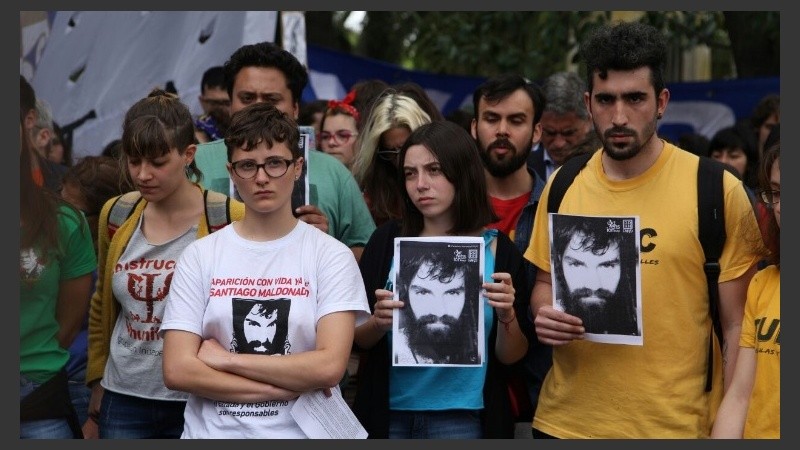 La UNR se movilizó en rechazo del accionar de la fuerza federal.