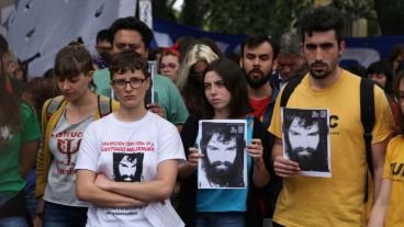 La UNR se movilizó en rechazo del accionar de la fuerza federal.