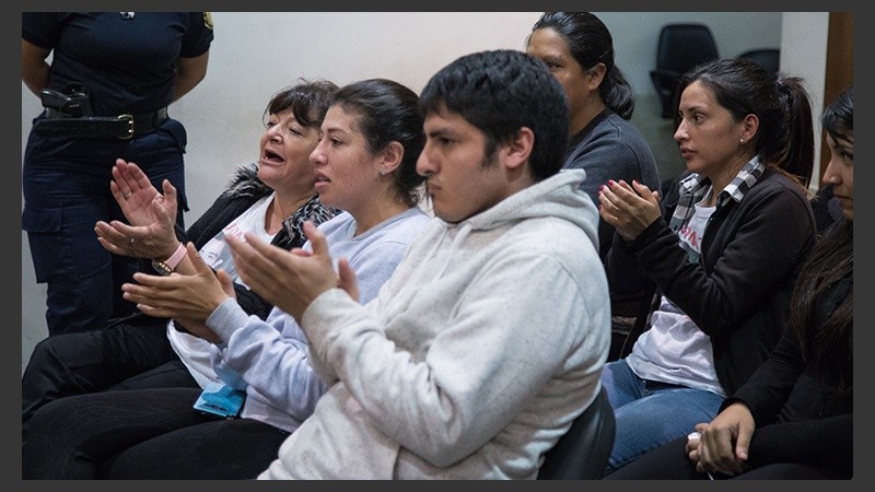 La bronca e ironía de los familiares por el fallo.