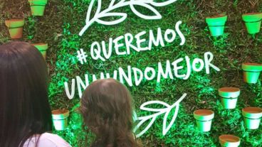 Una marca rosarina festeja sus 20 años con mensajes a favor del ecosistema.