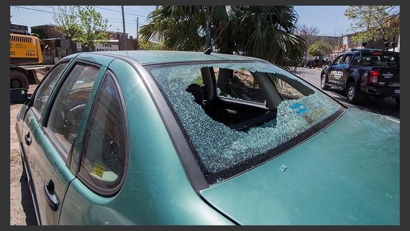 El auto del hombre baleado en Lamadrid al 3300.