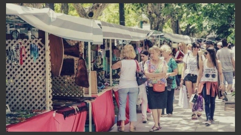 Participan artesanos de las Ferias de la Fluvial,  el Bulevar, del Parque Alem, del Encuentro, de la Florida y el Mercado de Pulgas del Bajo.