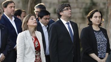 Puigdemont junto a Colau en un acto en Barcelona.