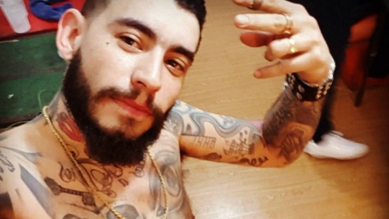 Tremendo tatuaje: qué famoso cantante se pintó así la nuca ...