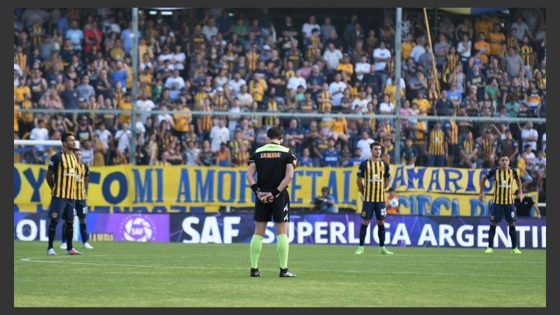 El minuto de silencio en el Gigante.