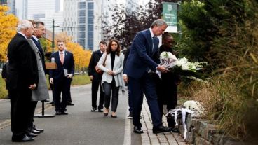 El gobernador participó del homenaje junto al presidente.