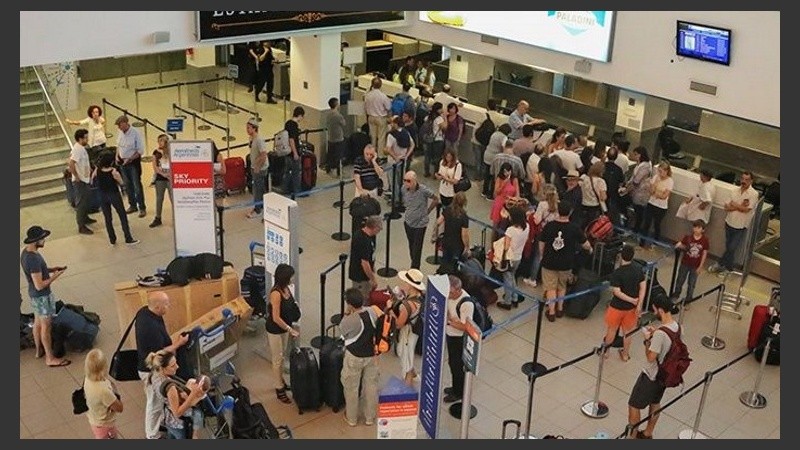 El Aeropuerto Islas Malvinas donde permanece varado el pasajero haitiano.