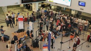 El Aeropuerto Islas Malvinas donde permanece varado el pasajero haitiano.