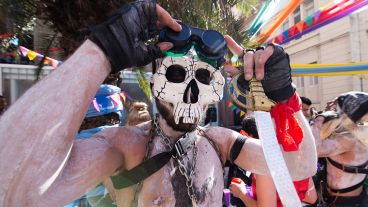 Los egresados de Odontología celebraron con buenos disfraces la finalización de la carrera.