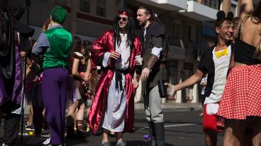 Los egresados de Odontología celebraron con buenos disfraces la finalización de la carrera.