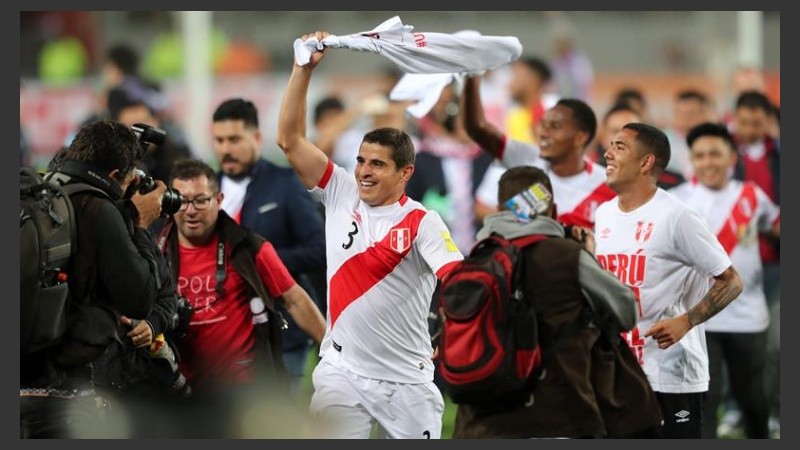 Aldo Corzo celebra la clasificación al Mundial.