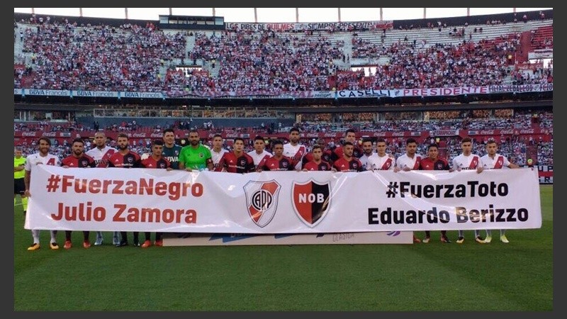 El mensaje de los jugadores antes del inicio del partido en el Monumental.