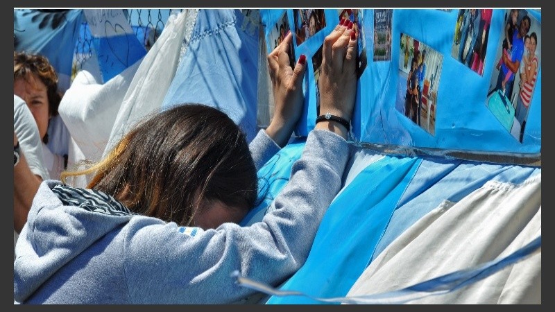 Familiares no pierden la esperanza de que el submarino aparezca.