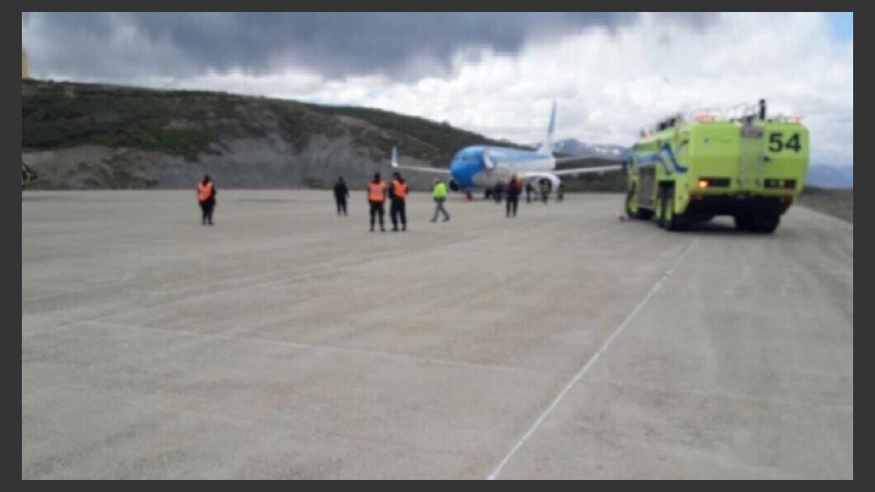 La aeronave tocó tierra a las 13.50 y comenzó la revisión.