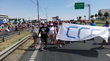 Una de las protestas, en la autopista a Buenos Aires.