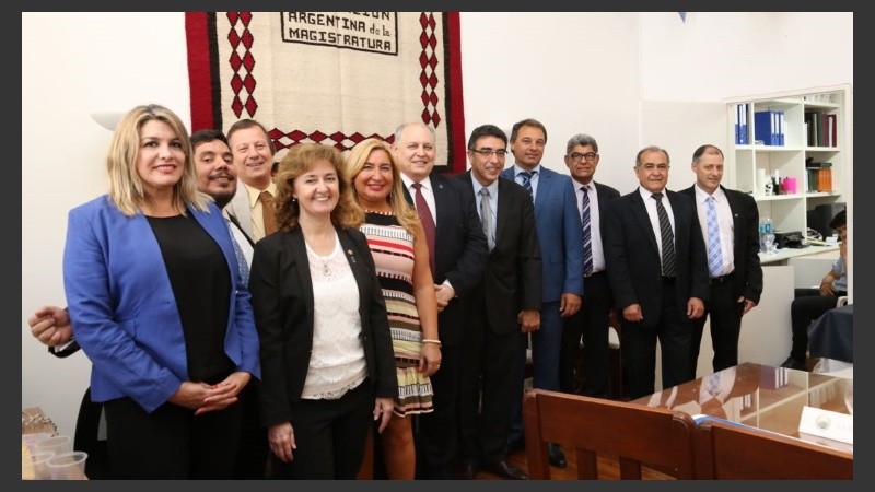 Ariza tomó la conducción con Claudio Fede y Héctor Leguizamón Pondal como vicepresidentes. 