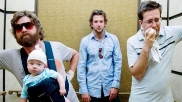 Captura de la película "¿Qué pasó ayer?" (Hangover), con Bradley Cooper, Ed Helms, Zach Galifianakis y Justin Bartha.