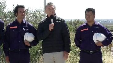 Macri en la recorrida por el Parque Eólico de Rawson.