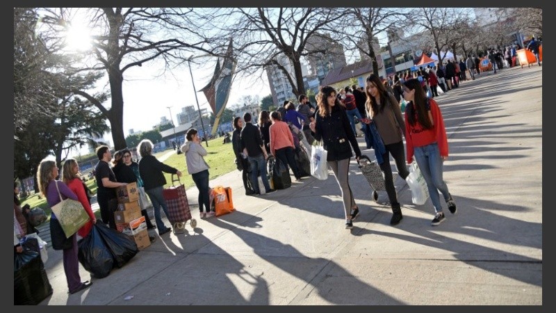 A cambio de residuos, se entregaron verduras, cargas en la tarjeta, plantas, chips y compost, entre otros productos.