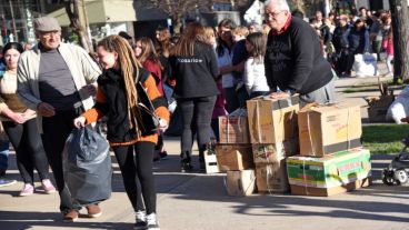 A cambio de residuos, se entregaron verduras, cargas en la tarjeta, plantas, chips y compost, entre otros productos.