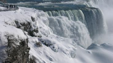 Así lucían las Cataratas del Niágara congeladas.