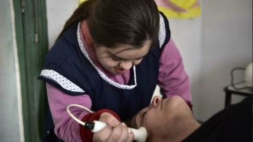 Una "guapa" en pleno tratamiento facial.