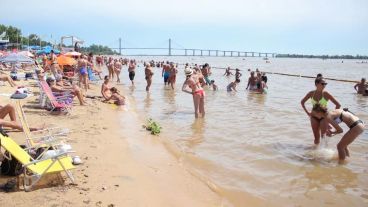 Los rosarinos pordrán seguir utilizando las playas la semana próxima.