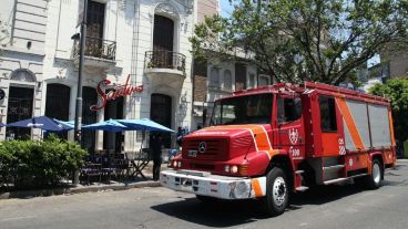 Fuego en el comercio sobre Pellegrini al 1600.