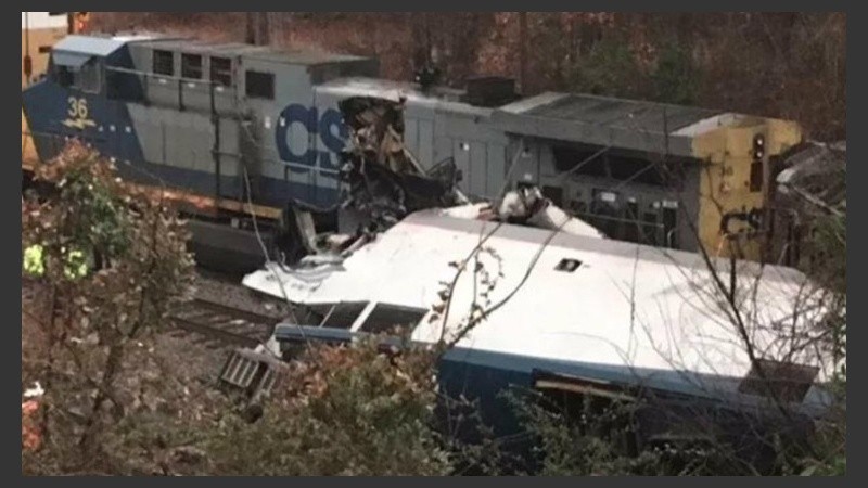 Las dos personas fallecidas viajaban a bordo del tren de pasajeros.