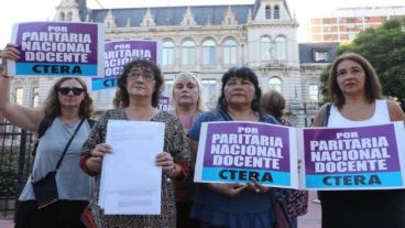 Los docentes reclaman la paritaria nacional y mayor presupuesto.