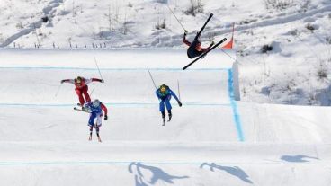 El "vuelo" del canadiense sobre la pista.