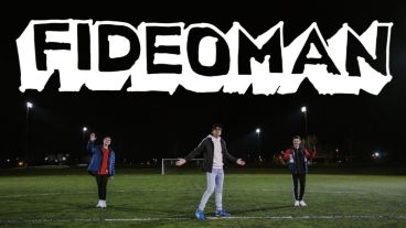 "Fideoman", el nuevo tema para Angelito.