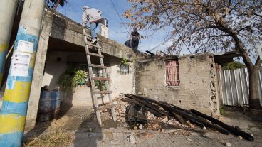 La vivienda donde se produjo el incendio este viernes por la mañana.