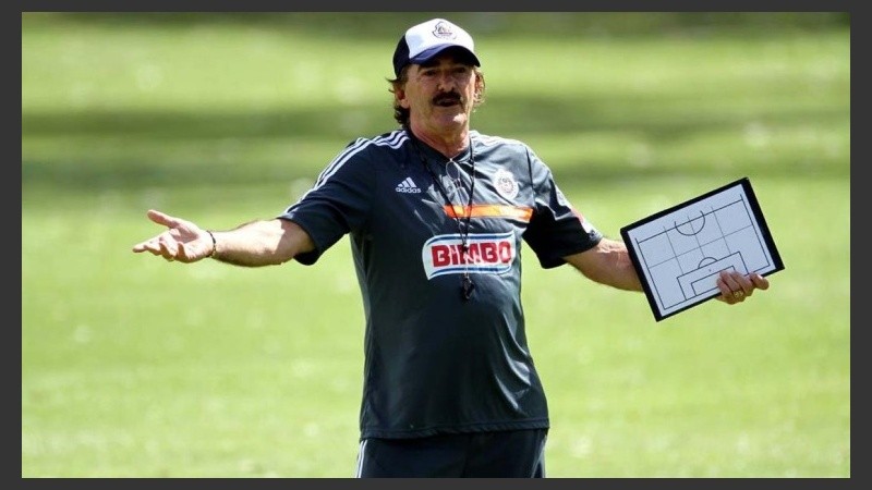 La Volpe, en sus tiempos de DT de Chivas.