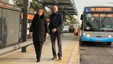 Fein y Dietrich cuando todo era sonrisas tras la inauguración del Metrobus.