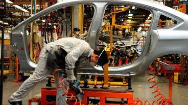 La caída de la industria automotriz fue de 11,8%, en junio.