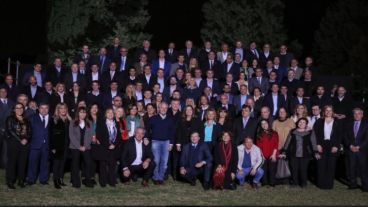 Legisladores de Cambiemos en Olivos, posando para la foto junto al presidente Macri.