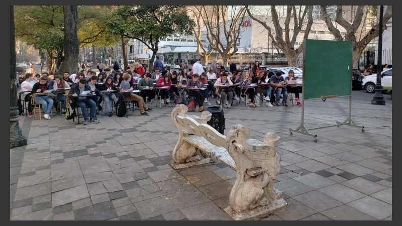 La clase pública de la Facultad de Ciencias Económicas este martes a la tarde.