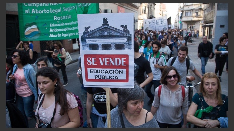 Los rosarinos salieron en defensa de la universida pública.