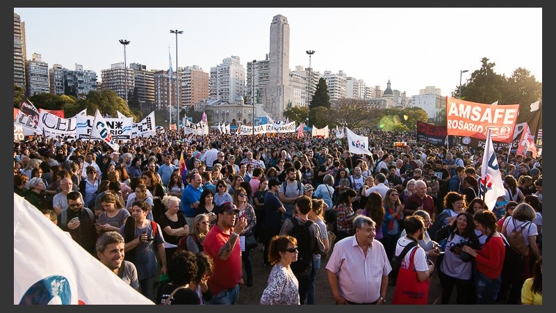 La marcha cerró en el Monumento.