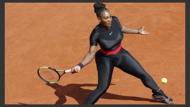 El atuendo causó rechazo en la Federación de Tenis francés.