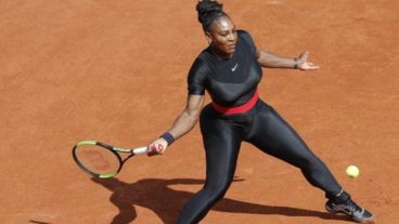 El atuendo causó rechazo en la Federación de Tenis francés.