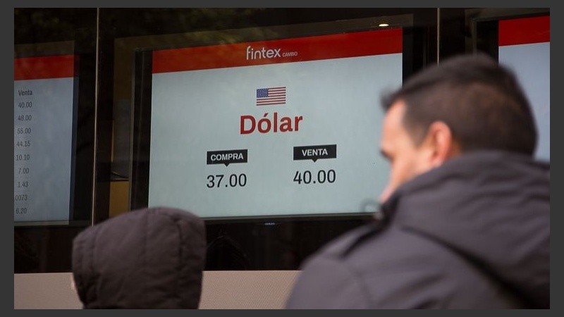 Como la semana pasada, el dólar volvió a 40 en casas de cambio.